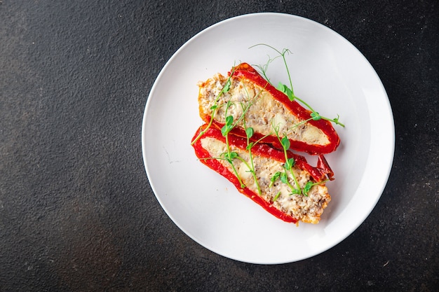 paprika gevulde groenten vlees varkensvlees rundvlees of kippenvlees vegetarisch vers portie kant-en-klaar maaltijd