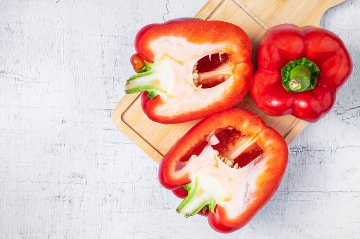 Paprika op een houten snijplank