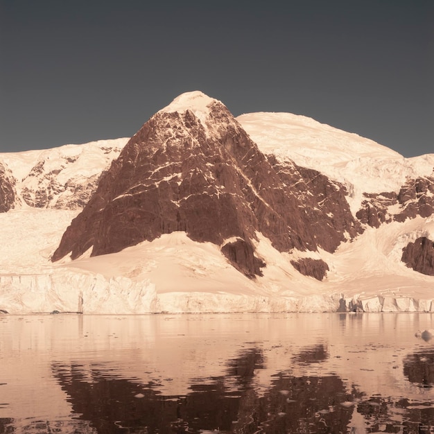 パラダイス ベイの氷河と山々 南極半島 南極大陸