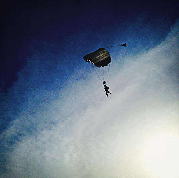 Paraglider in de lucht