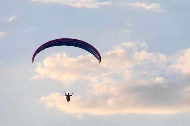 Paragliding in de lucht