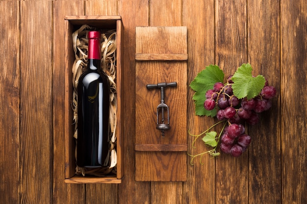 Foto parallelle wijn en rode druiven