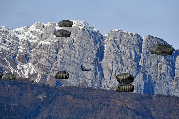 Photo paratroopers