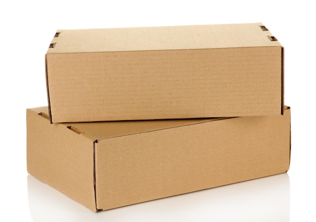 Foto scatole di pacchi isolate su bianco