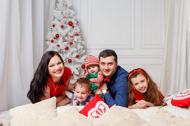 Parents with kids in a Christmas photo session