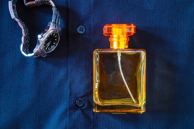 Parfum- en parfumflesjes met polshorloges