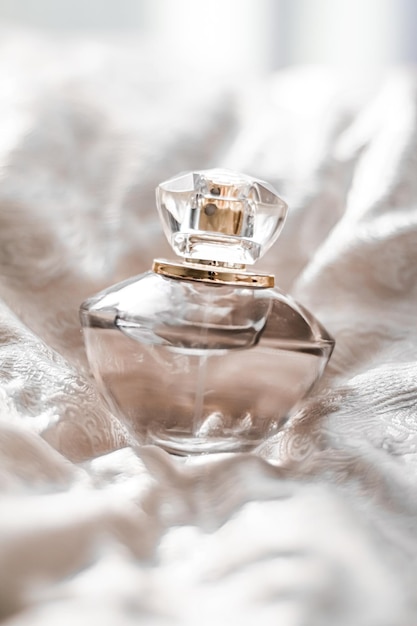 Parfumflesje met aromatische bloemengeur luxe geur