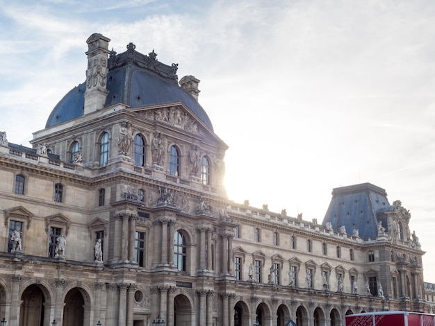 PARIJS 28 SEPTEMBER Musee de Louvre is een musuem van wereldklasse in Parijs Frankrijk werd genomen op 28 september 2015