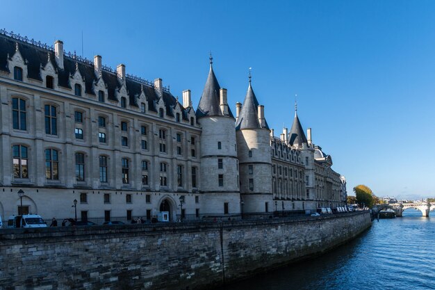 Parijs Frankrijk 27 augustus 2021 Bezoek aan de klok van het Cite Palace vanaf de brug