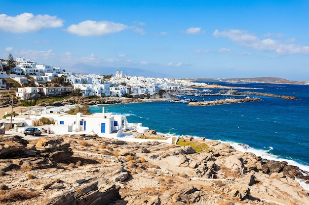 Parikia stad luchtfoto panoramisch uitzicht, eiland Paros in Griekenland