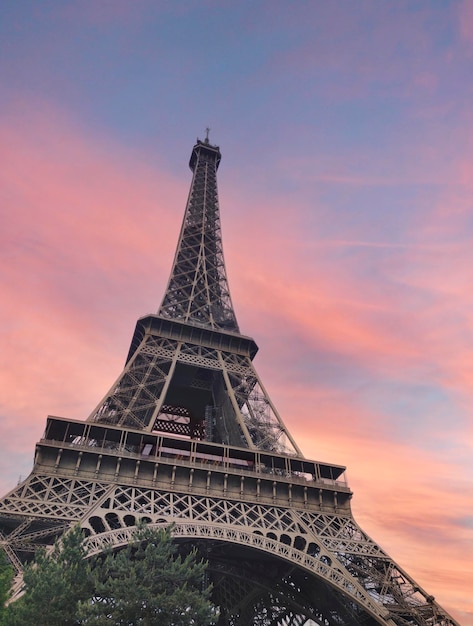 Foto punto di riferimento di viaggio della francia della torre eiffel di parigi al tramonto