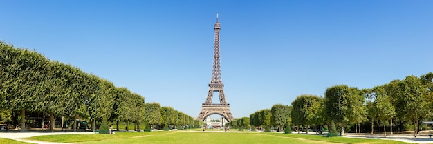 Panorama della torre eiffel di parigi viaggio panoramico in francia