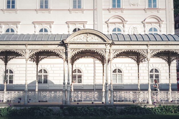 Photo park colonnade. karlovy vary. czech republic