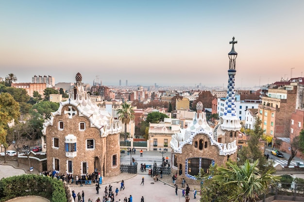 Park Guell tegen de lucht in de stad