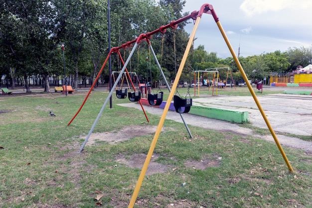 Foto park met lege kinderen 39s schommels buenos aires argentinië