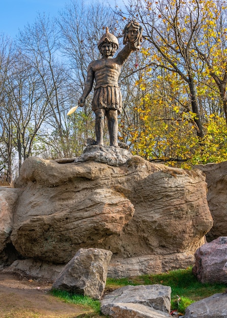 Photo park sculpture in the sofievsky arboretum or sofiyivsky park