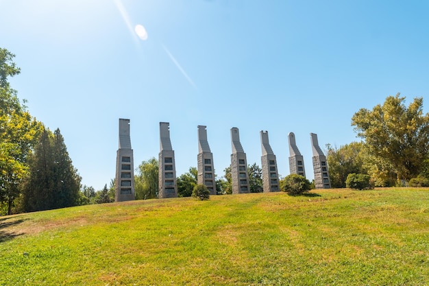 Park van de zeven stoelen aan de rivier in Merida bij zonsondergang Extremadura Spanje