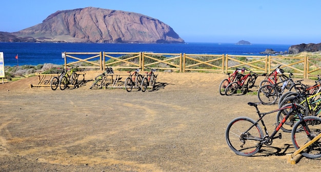 Parkeerplaats voor plezierfietsen, op het eiland