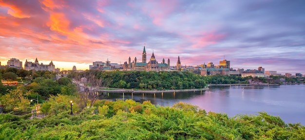 Парламентский холм в Оттаве, Онтарио, Канада на закате