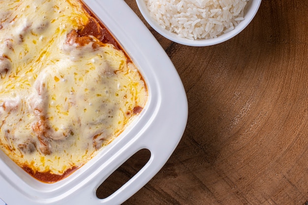 Parmegiana 스테이크는 Filet Parmegiana라고도합니다.