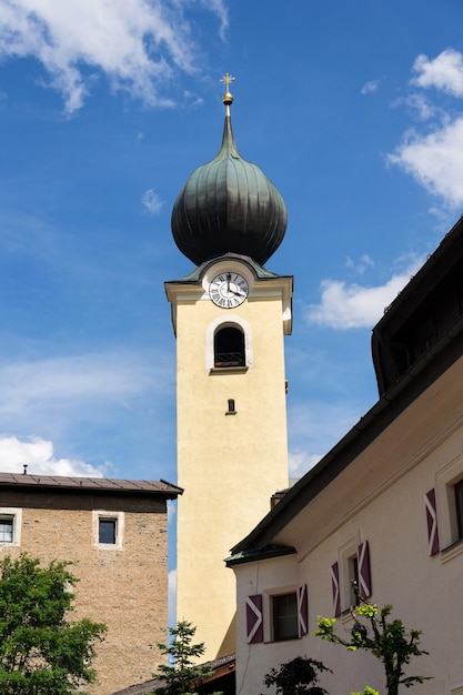 Parochiekerk van Sint Nicolaas en Bartholomeus in Saalbach Oostenrijk