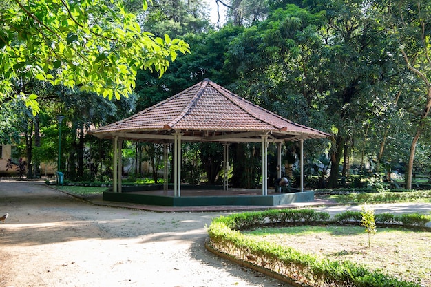 Parque Vicentina Aranha in Sao Jose dos Campos Brazilië Kapel en Oud Sanatorium