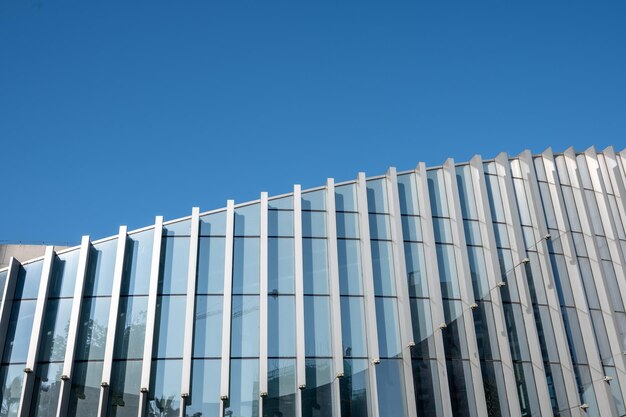 Photo part of modern urban glass mixed buildings is in blue sky and good weather