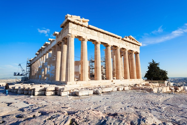 Il partenone è un ex tempio greco sull'acropoli ateniese in grecia, dedicato alla dea atena.