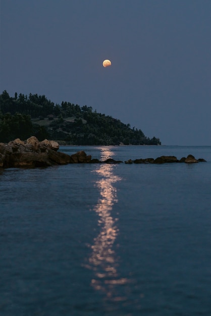 Частичное лунное затмение с 7 по 8 августа 2017 года, полуостров Кассандра, Греция