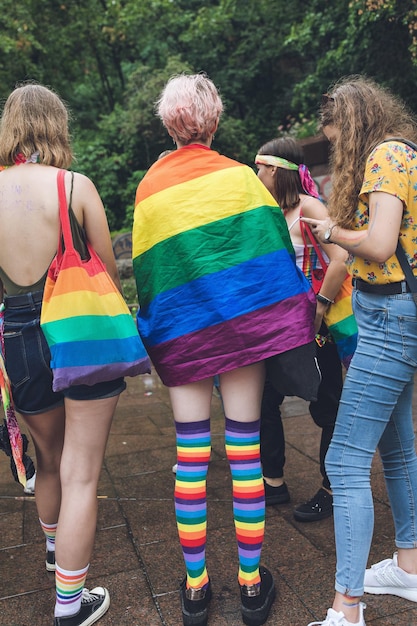 I partecipanti alla parata annuale del pride di praga