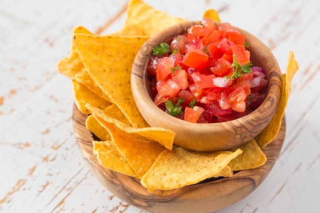 Partijvoedsel - nacho's met en guacamole