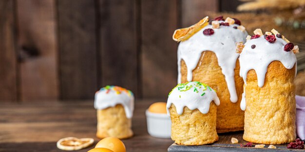 Pasen zoete cake en paaseieren dessert maaltijd traktatie voedsel snack kopieer ruimte voedsel achtergrond