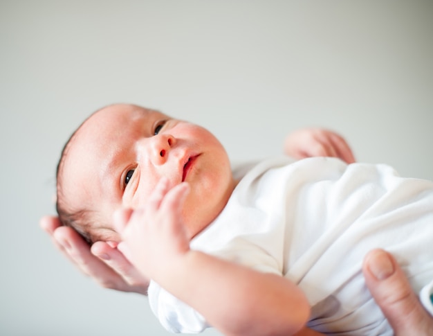 Pasgeboren baby eerst in armen