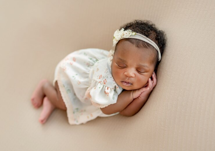 Pasgeboren baby slaapt