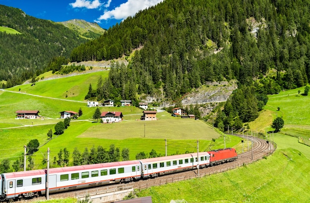 Passagierstrein bij de Brennerbahn in de Oostenrijkse Alpen