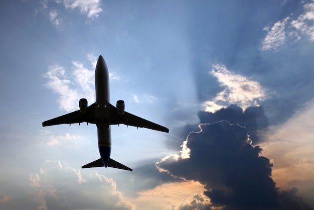 Passenger plane flies in juicy clouds to meet the sun