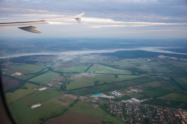 Пассажирский самолет вылетел утром над Киевом