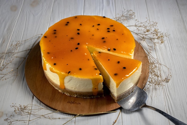 Foto cheesecake al frutto della passionecibo dolce