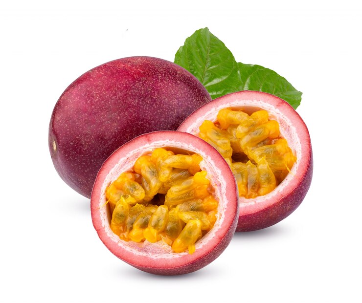 Photo passion fruit with leaves on the white table. 