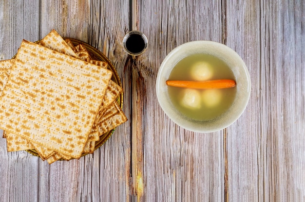 Zuppa di pesach di pasqua pesach deliziosa zuppa di matzoh con matzah