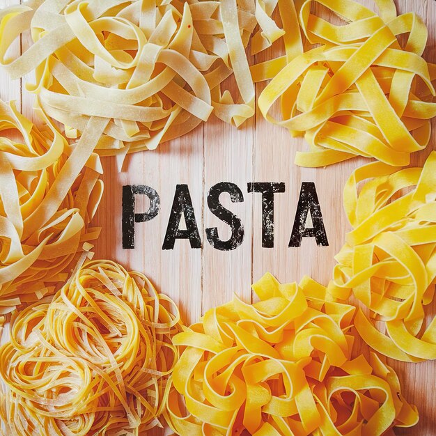 Pasta achtergrond Verschillende soorten zelfgemaakte pasta