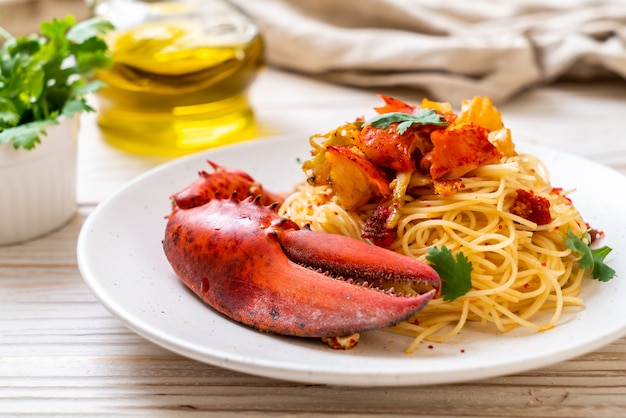 Макаронные изделия со специями или омар спагетти