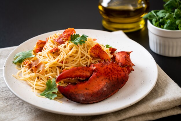 Макаронные изделия со специями или омар спагетти