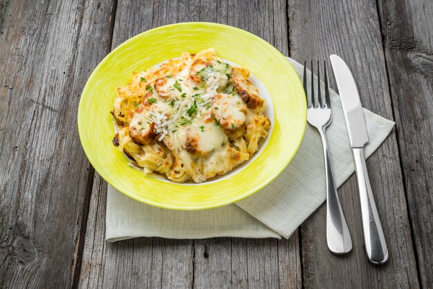 Pasta bake with broccoli and chicken