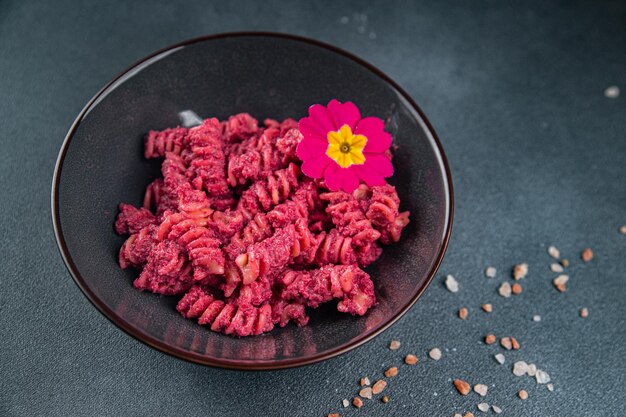 pasta bietensaus rode biet groente eten maaltijd eten snack op tafel kopie ruimte voedsel achtergrond