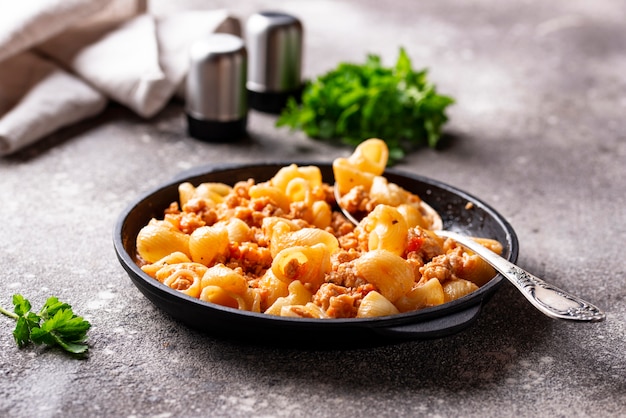 Foto pasta alla bolognese con ragù di carne