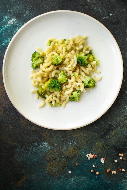 Foto broccoli di pasta, piatto vegetariano