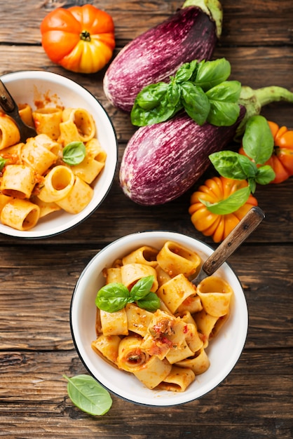 Pasta calamarata met vegetarische saus