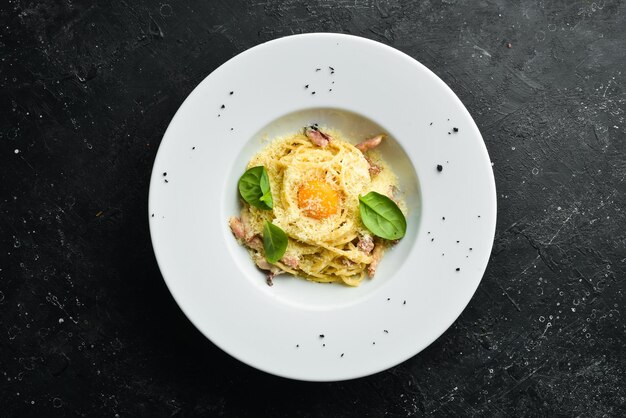 Pasta carbonara met eigeel Italiaanse keuken Menu Bovenaanzicht