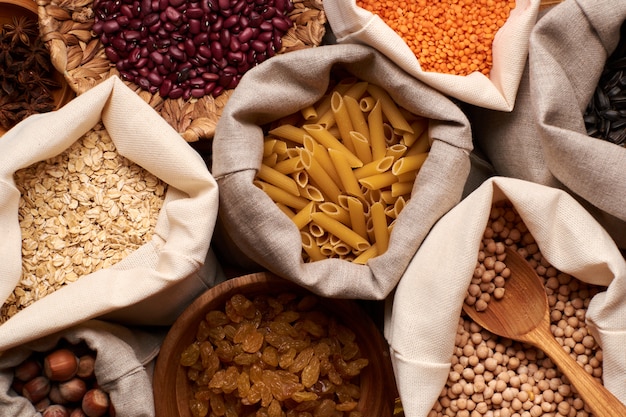 Photo pasta and dried fruits in bags